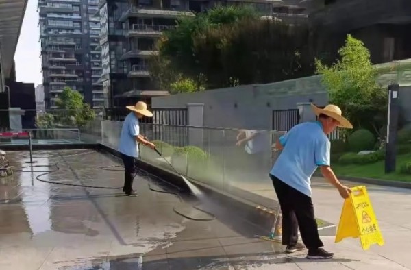 高温下的锦天人